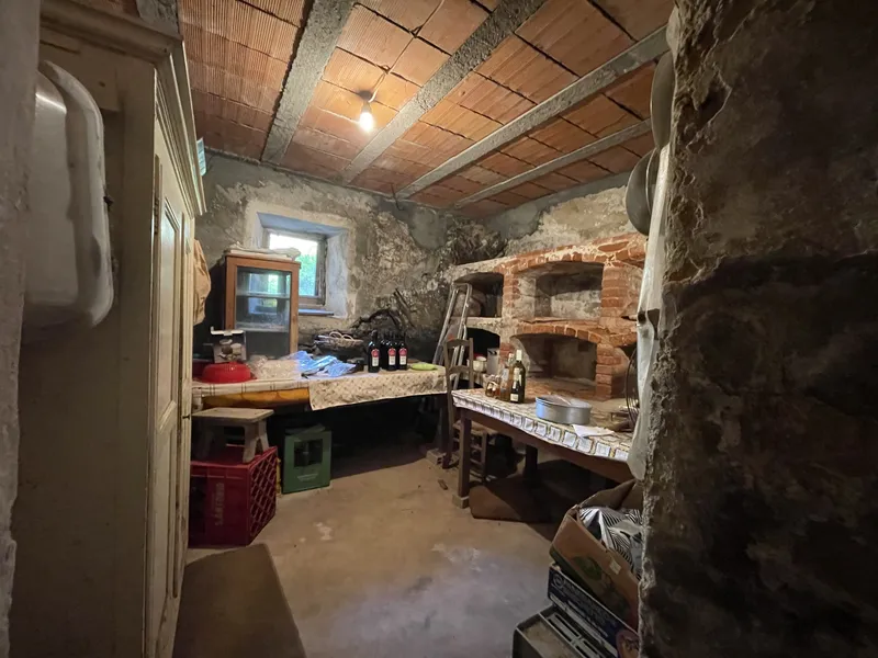 OCCASIONE UNICA - CASA DI 300 MQ DA RIATTARE AD ARANNO, Foto 7