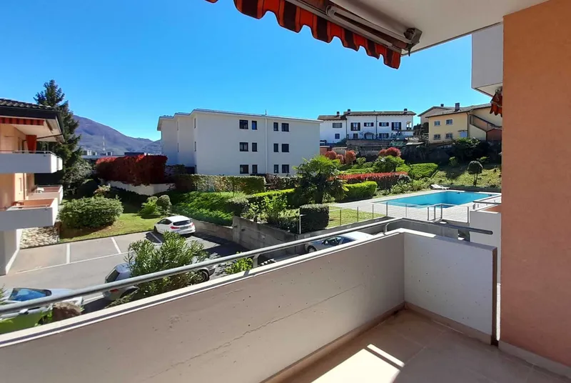 AFFITTASI MONOLOCALE CON TERRAZZA E PISCINA A BREGANZONA, foto 2