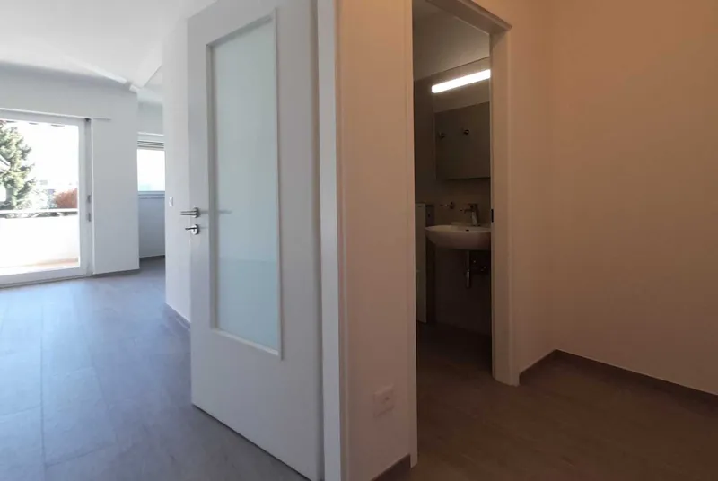 AFFITTASI MONOLOCALE CON TERRAZZA E PISCINA A BREGANZONA, foto 6