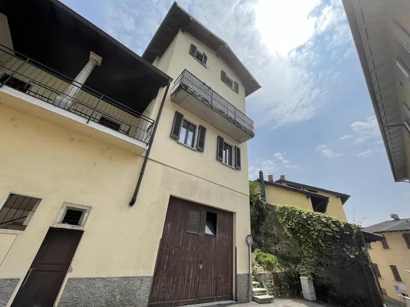 SPAZIOSO 4.5 LOCALI ARREDATO E BEN RISTRUTTURATO A CAPOLAGO, photo 6