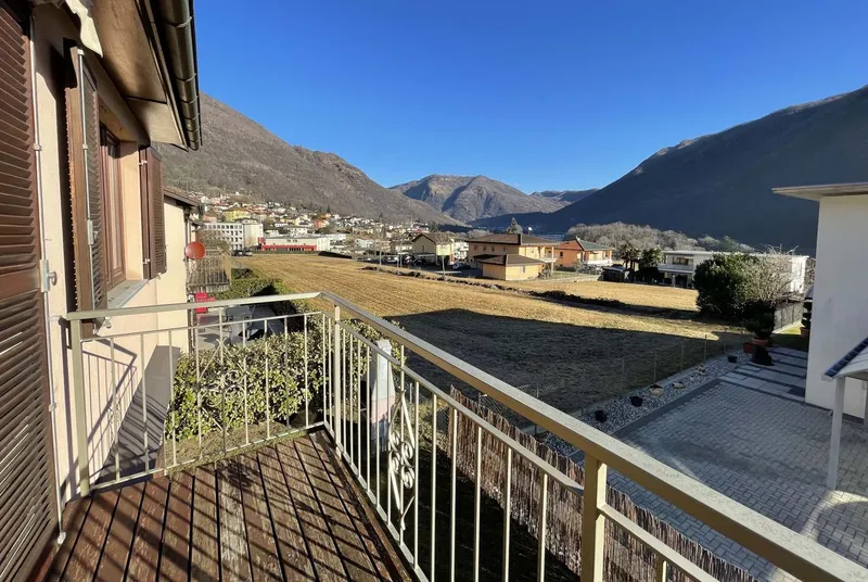 SPAZIOSA CASA 4.5 LOCALI CON GIARDINO PRIVATO A MEZZOVICO, Foto 12