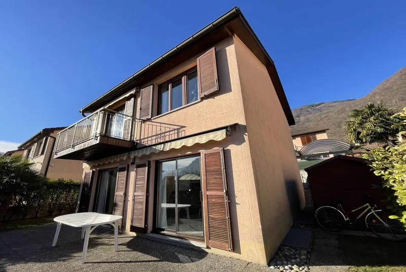 SPAZIOSA CASA 4.5 LOCALI CON GIARDINO PRIVATO A MEZZOVICO, Foto 1