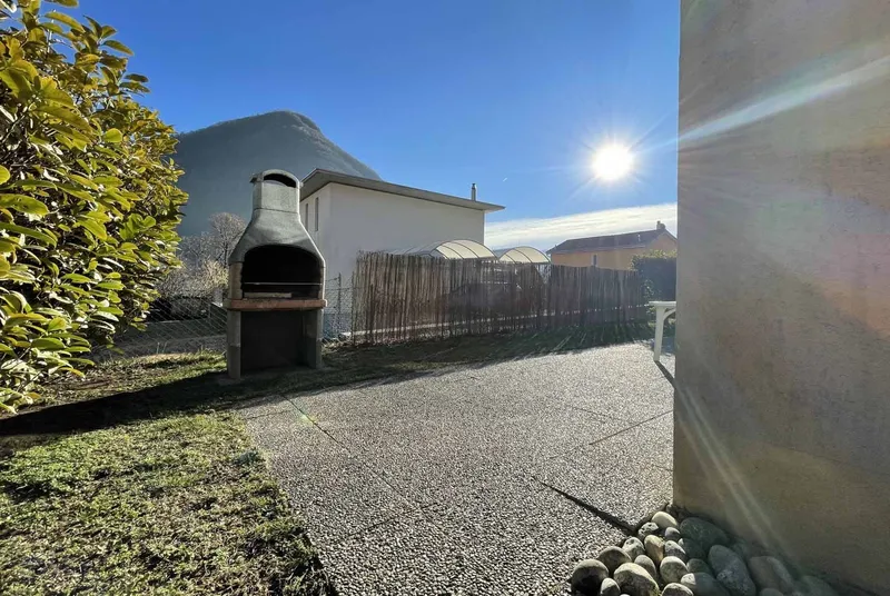 SPAZIOSA CASA 4.5 LOCALI CON GIARDINO PRIVATO A MEZZOVICO, Foto 6