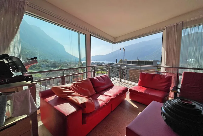 MODERNA ED AMPIA VILLA BIFAMILIARE VISTA LAGO A MELANO, photo 3