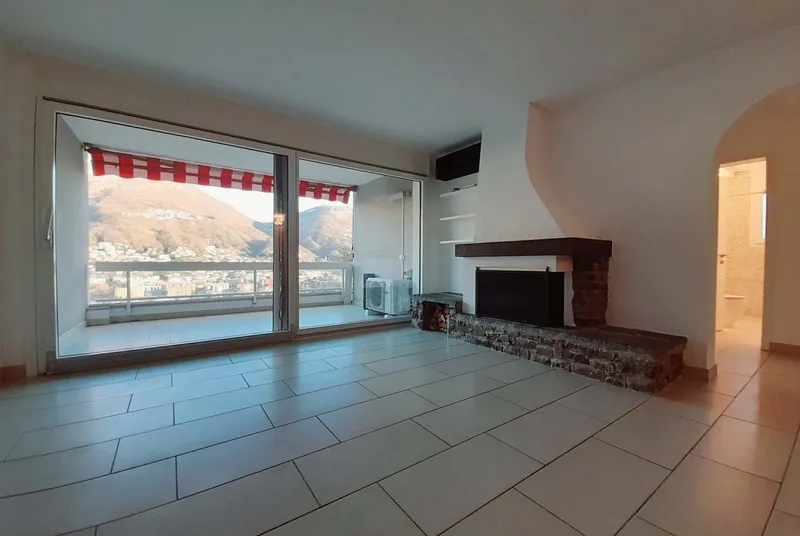 AFFITTASI MODERNO ED AMPIO 3.5 LOCALI CON TERRAZZA A PORZA, foto 2