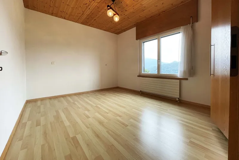 BELLISSIMA CASETTA CON GRANDE GIARDINO E VISTA LAGO AD AGNO, foto 6