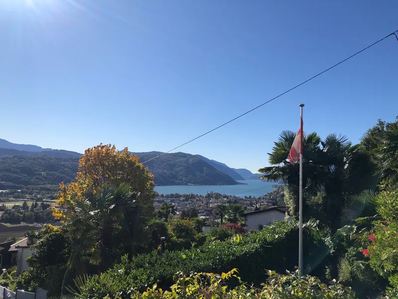 BELLISSIMA CASETTA CON GRANDE GIARDINO E VISTA LAGO AD AGNO, foto 2