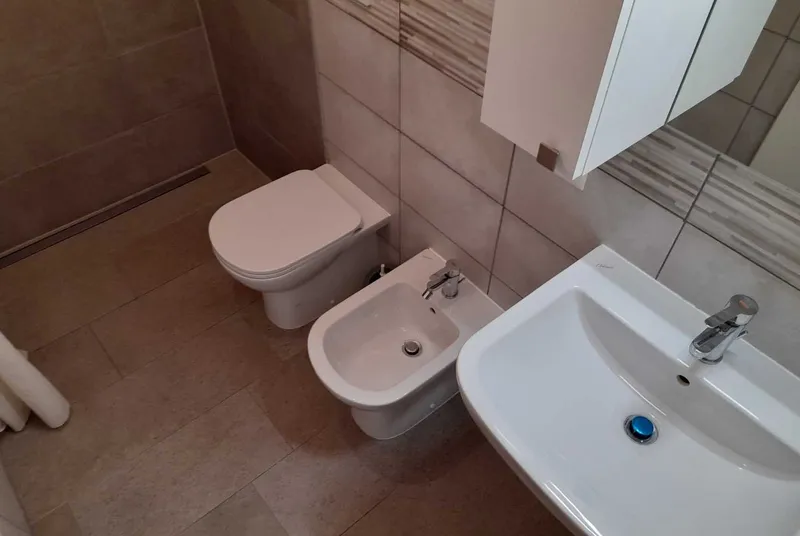 AFFITTASI DUPLEX 4 LOCALI MODERNO CON GIARDINO A CADENAZZO, foto 8