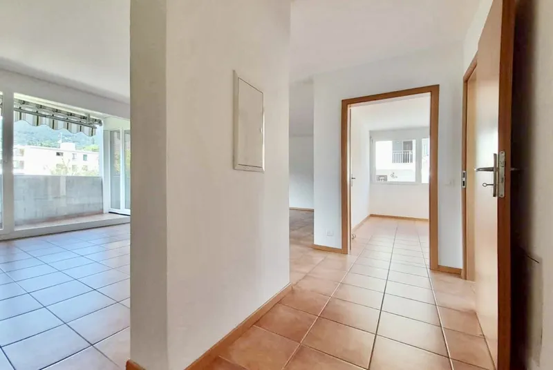 AFFITTASI AMPIO E MODERNO 2.5 LOCALI CON TERRAZZA A MAGLIASO, foto 4