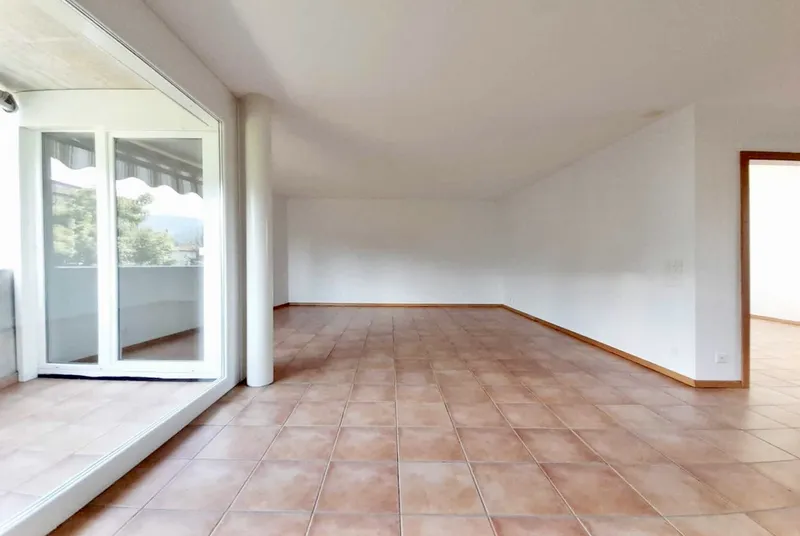 AFFITTASI AMPIO E MODERNO 2.5 LOCALI CON TERRAZZA A MAGLIASO, foto 3