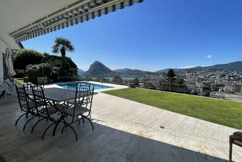 STUPENDA VILLA DA SOGNO VISTA LAGO CON PISCINA A LUGANO, photo 2