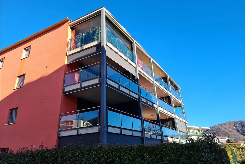 AFFITTASI MODERNO 2.5 CON TERRAZZA E PISCINA A CASLANO, foto 5