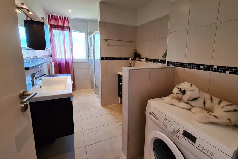 AFFITTASI MODERNO 2.5 CON TERRAZZA E PISCINA A CASLANO, foto 7