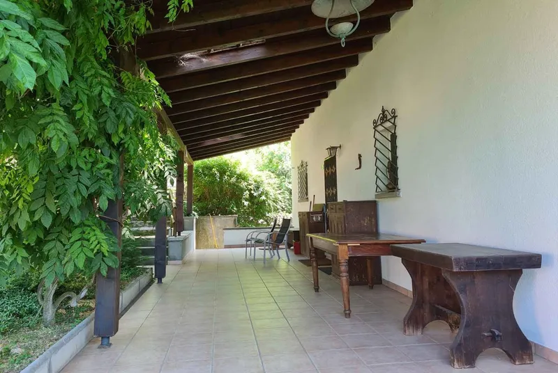 GRANDE CASA BIFAMILIARE CON TERRENO EDIFICABILE A PURASCA, foto 11