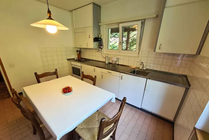 GRANDE CASA BIFAMILIARE CON TERRENO EDIFICABILE A PURASCA, foto 9
