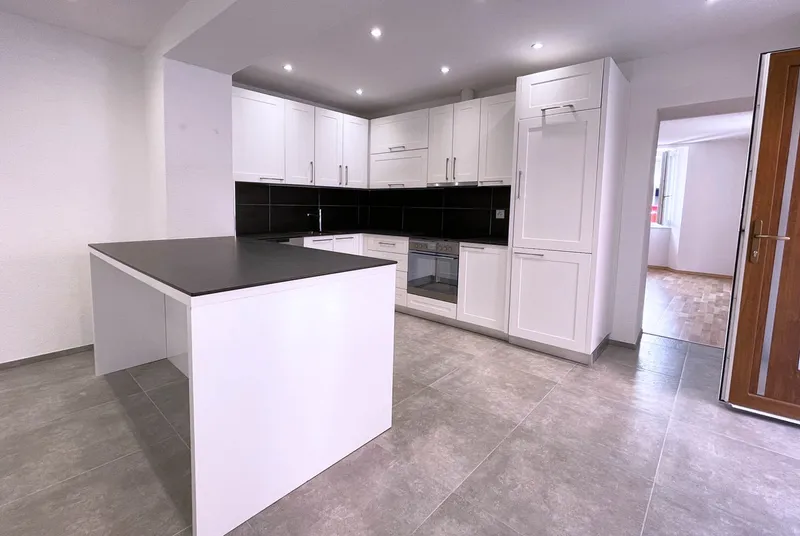 SPLENDIDA CASA DI 4.5 LOCALI RISTRUTTURATA A BELLINZONA, Foto 2