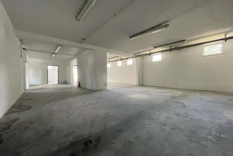 ENORME SPAZIO COMMERCIALE POLIFUNZIONALE A BALERNA, photo 9