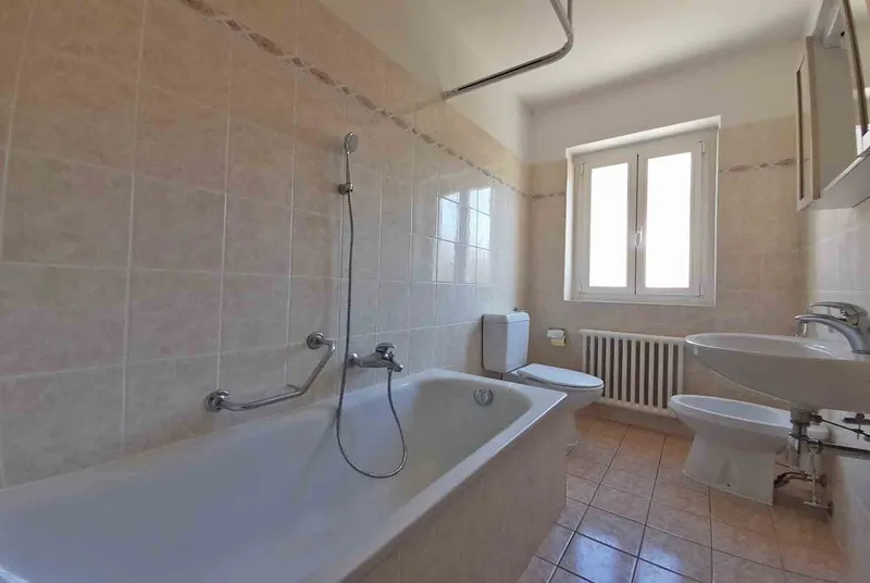 AFFITTASI AMPIO 3.5 LOCALI CON BALCONE A CANOBBIO, Foto 10