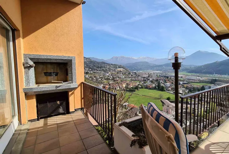 VILLA CON PISCINA INTERNA E BELLISSIMA VISTA APERTA AD AGNO, Foto 6