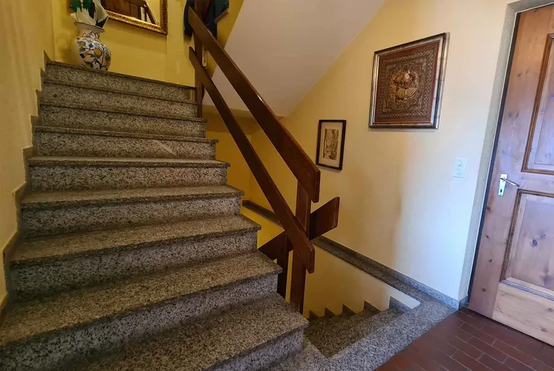 VILLA CON PISCINA INTERNA E BELLISSIMA VISTA APERTA AD AGNO, Foto 13