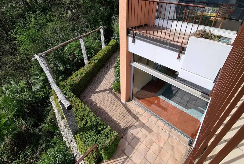 VILLA CON PISCINA INTERNA E BELLISSIMA VISTA APERTA AD AGNO, Foto 12
