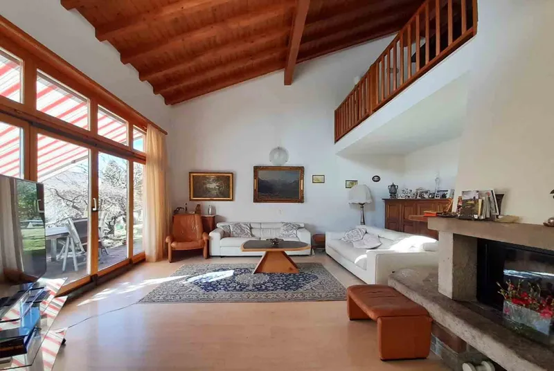 SPLENDIDA VILLA DI 6.5 LOCALI CON AMPIO GIARDINO A CURIO, photo 2