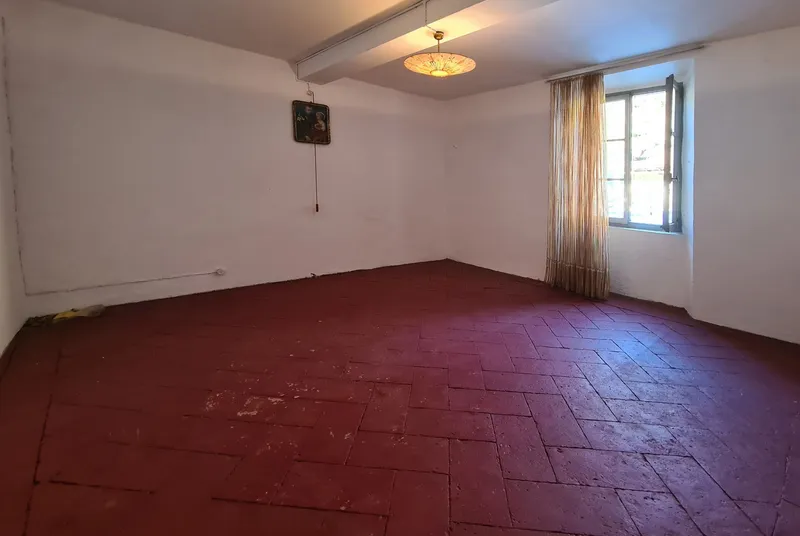 AMPIA CASA DA RISTRUTTURARE CON 1500 MQ DI TERRENO A ROVIO, photo 9