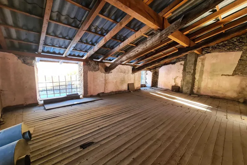 AMPIA CASA DA RISTRUTTURARE CON 1500 MQ DI TERRENO A ROVIO, photo 6