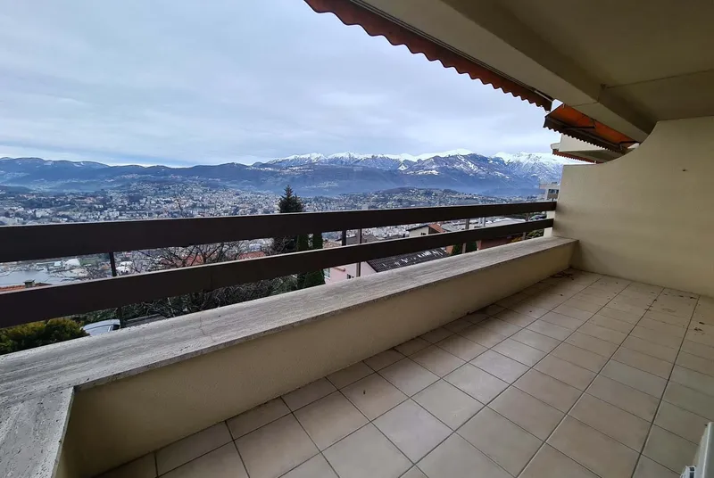 AMPIO 2.5 LOCALI CON PISCINA E VISTA LAGO AD ALDESAGO, foto 2