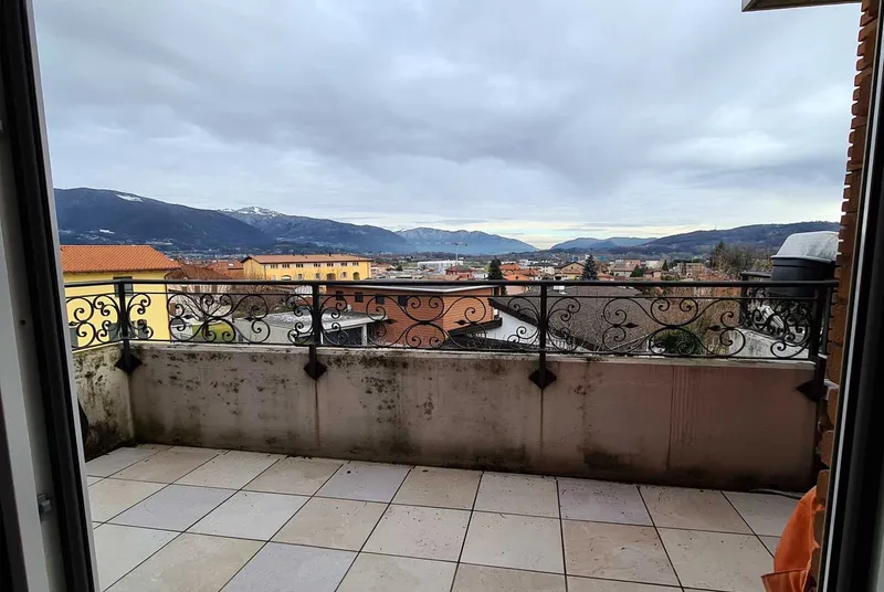 BELLISSIMO 3.5 CON GIARDINO E VISTA A S. PIETRO DI STABIO, photo 3