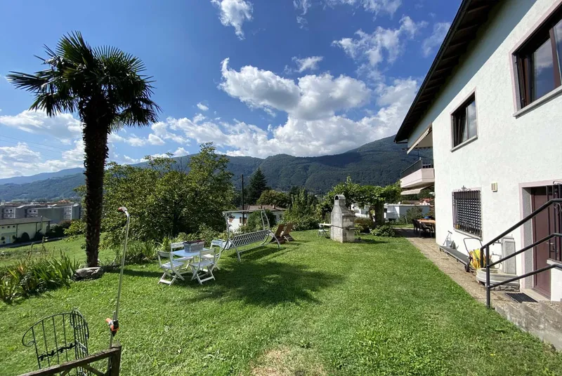 CASA BIFAMILIARE 8.5 LOCALI CON TERRENO EDIFICABILE A LAMONE, photo 2