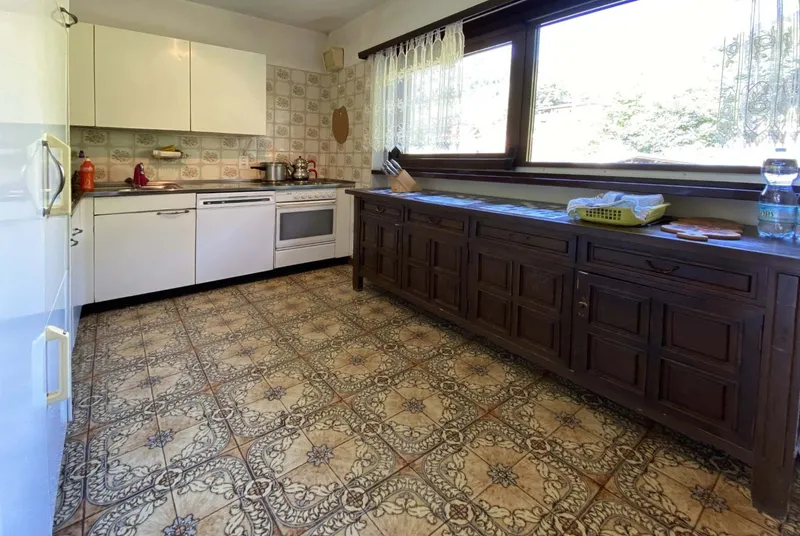 CASA BIFAMILIARE 8.5 LOCALI CON TERRENO EDIFICABILE A LAMONE, photo 5