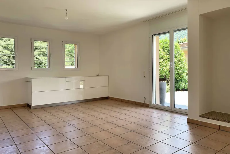 BELLISSIMA VILLETTA INDIPENDENTE 5.5 LOCALI A MEZZOVICO, foto 7