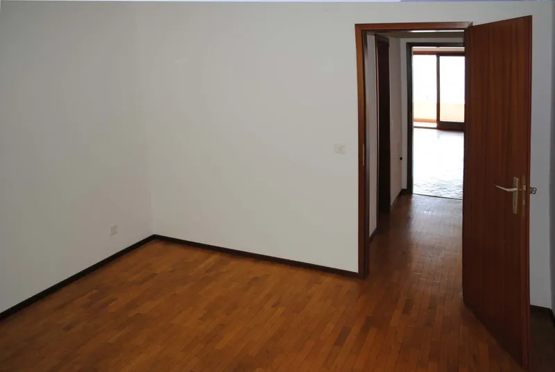 COMODO 2.5 CON TERRAZZA IN RESIDENZA CON PISCINA A COMANO, foto 10
