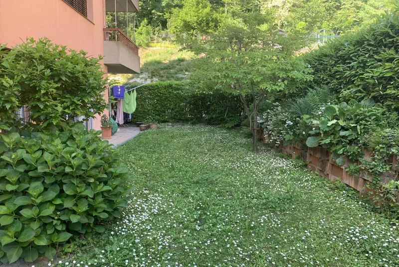 AMPIO 5.5 LOCALI CON GRANDE GIARDINO E PISCINA A MORBIO, foto 7