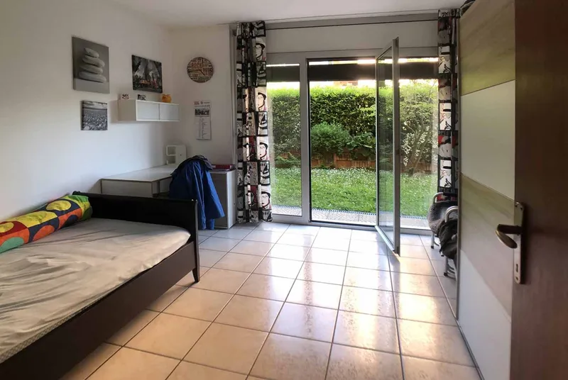 AMPIO 5.5 LOCALI CON GRANDE GIARDINO E PISCINA A MORBIO, foto 10