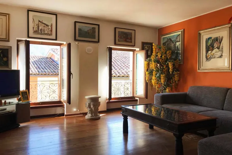 CARATTERISTICA CASA 4.5 LOCALI NEL NUCLEO DI MORCOTE, Foto 2