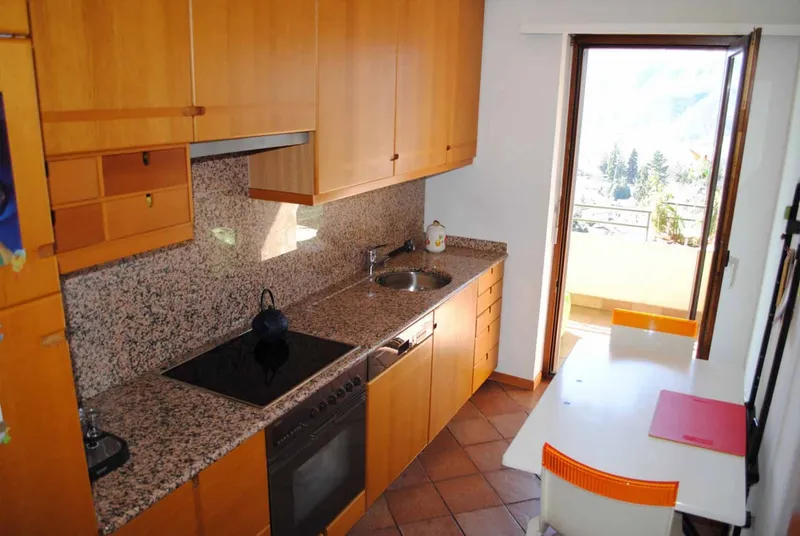 ATTICO DUPLEX MANSARDATO 5.5 LOCALI CON PISCINA A COMANO, photo 3