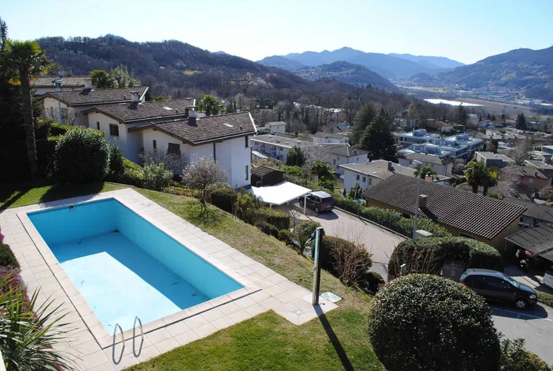 ATTICO DUPLEX MANSARDATO 5.5 LOCALI CON PISCINA A COMANO, photo 2