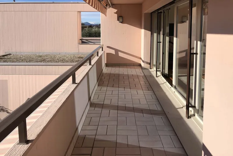 AMPIA E LUMINOSA VILLA 5.5 LOCALI CON PISCINA A CASTEL SAN P, foto 13