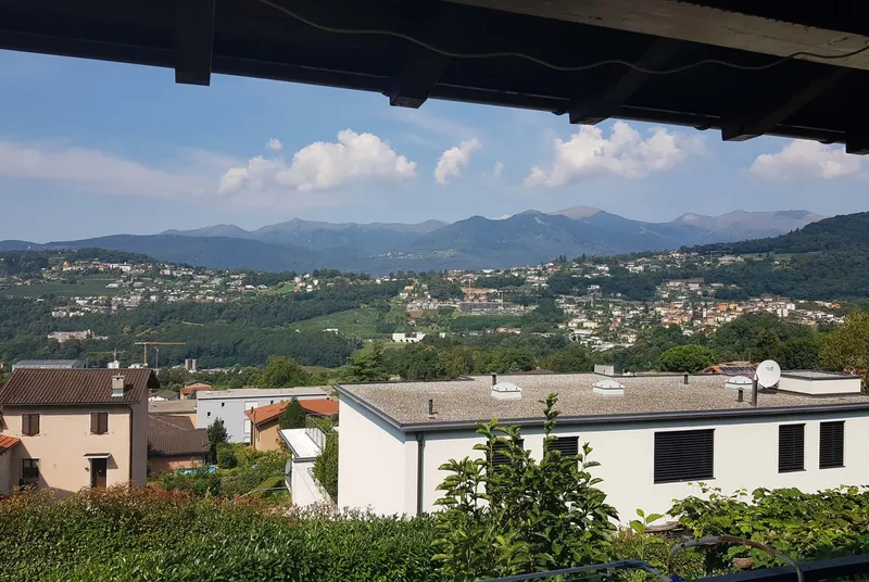 CASA 5.5 LOCALI, GIARDINO E VISTA APERTA A PREGASSONA ALTA, photo 1