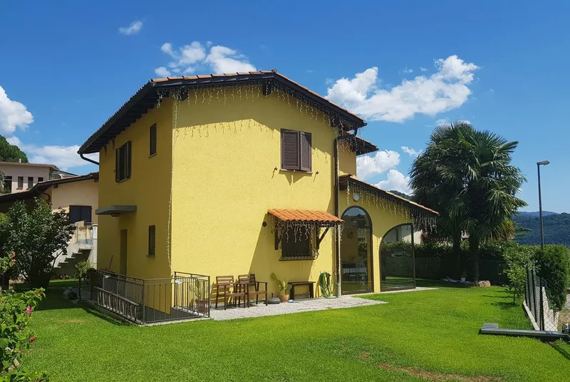 BELLA CASA DI 5.5 LOCALI CON VISTA E GIARDINO A PONTE TRESA, foto 3