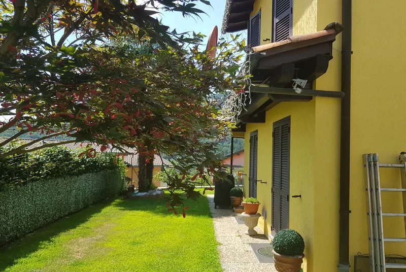 BELLA CASA DI 5.5 LOCALI CON VISTA E GIARDINO A PONTE TRESA, foto 2