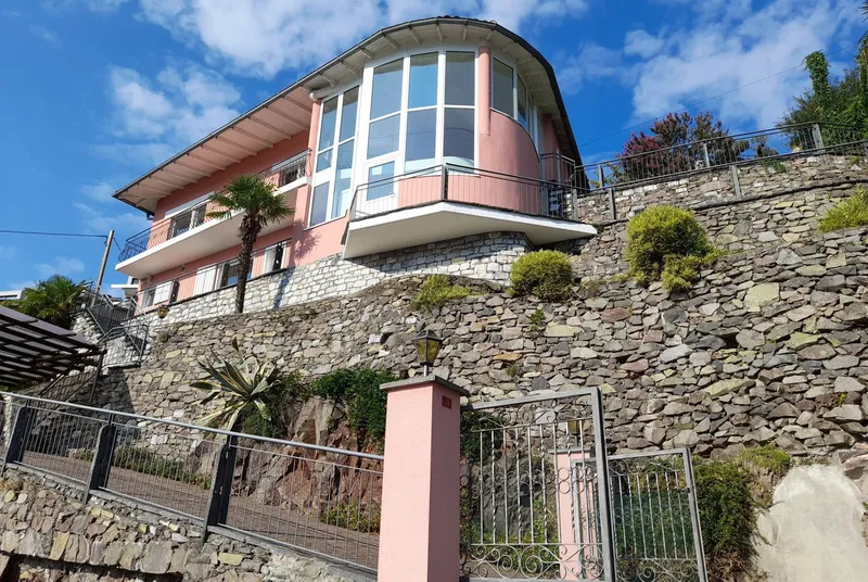 VILLA 5.5 LOCALI CON PANORAMICA VISTA LAGO A ROVIO, Foto 6