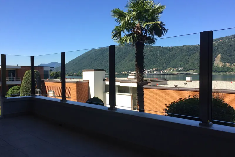 2.5 LOCALI VISTA LAGO COMPLETAMENTE RISTRUTTURATO CON TERRAZ, Foto 2