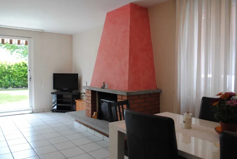 AMPIA CASA GEMELLA CON MANSARDA E GIARDINO PRIVATO A TAVERNE, Foto 2