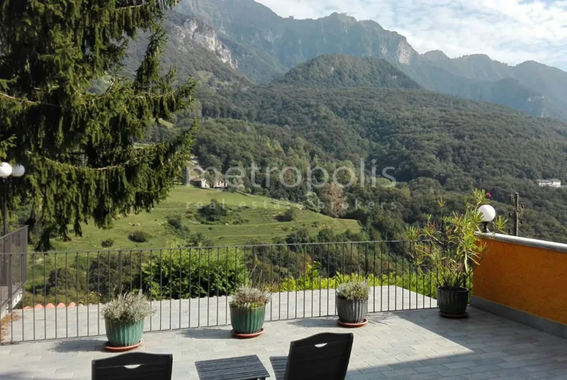 SPLENDIDA ED AMPIA CASA CON TERRAZZA E GIARDINO AD AROGNO, foto 3