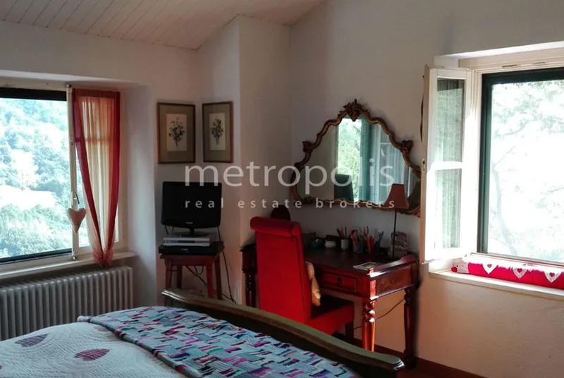 SPLENDIDA ED AMPIA CASA CON TERRAZZA E GIARDINO AD AROGNO, foto 2