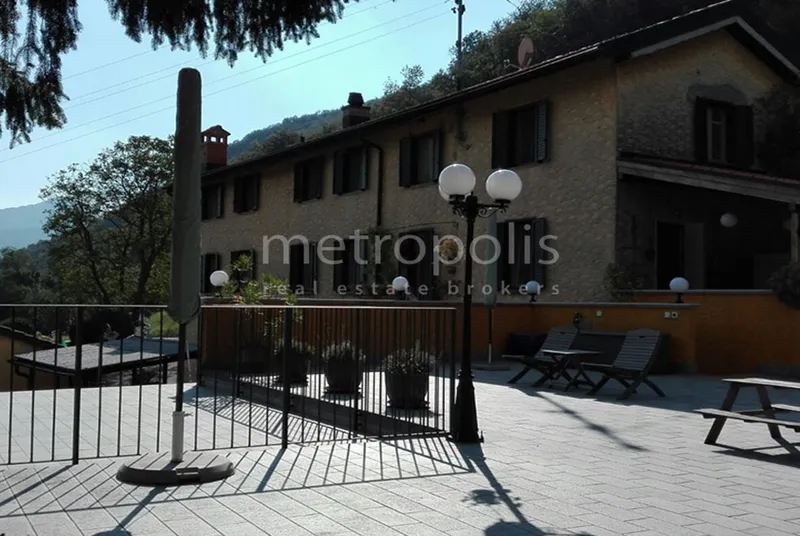 SPLENDIDA ED AMPIA CASA CON TERRAZZA E GIARDINO AD AROGNO, foto 1