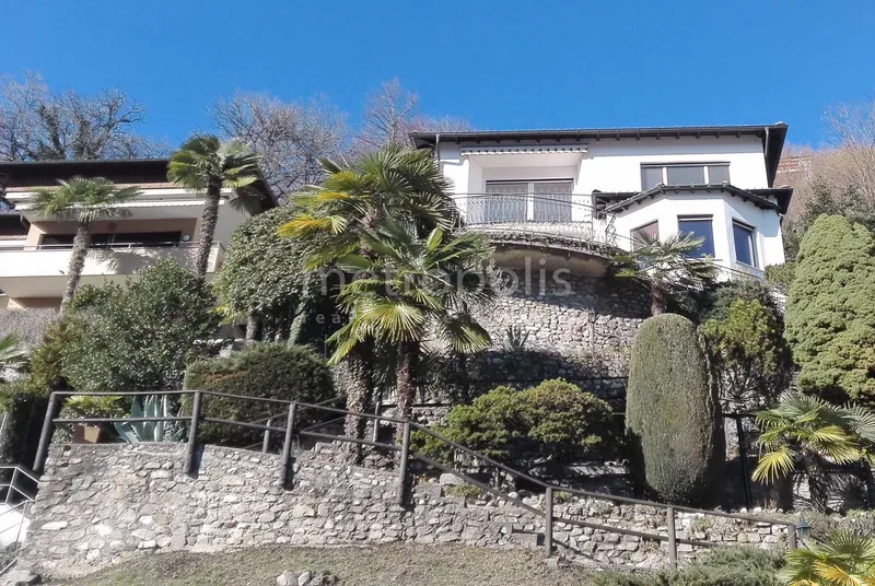 VILLA BIFAMILIARE CON VISTA PANORAMICA SUL LAGO A PONTE TRES, photo 4